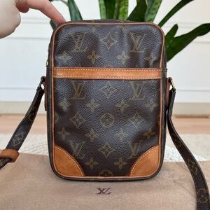✅AUTHENTIC✅LOYIS VUITTON DANUBE CROSSBODY BAG